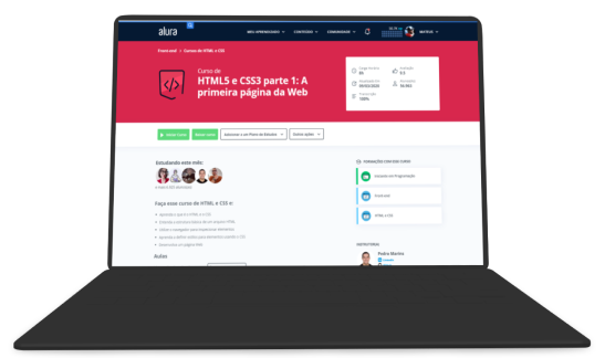 um notebook aberto com um curso da alura